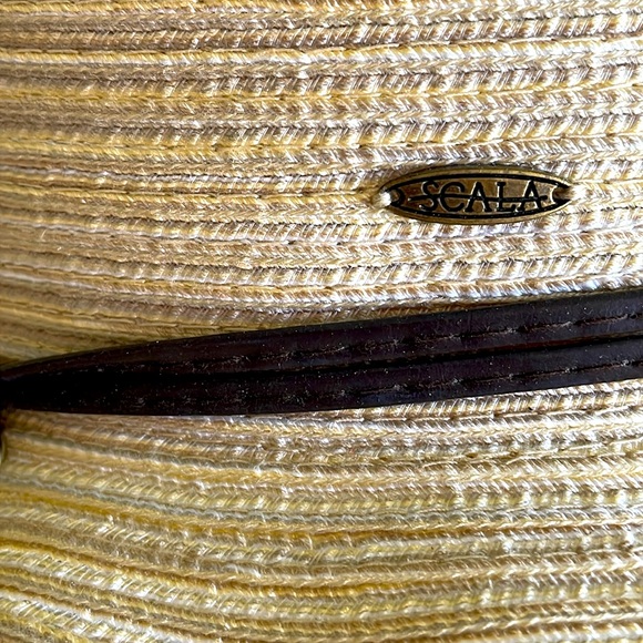 Scala Collezione Shapable Hat With Chin Strap - Picture 4 of 5